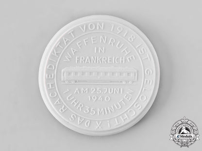 germany,_third_reich._a1940_surrender_of_france_commemorative_porcelain_medallion,_with_case_tray209_2_lo_009_1_1