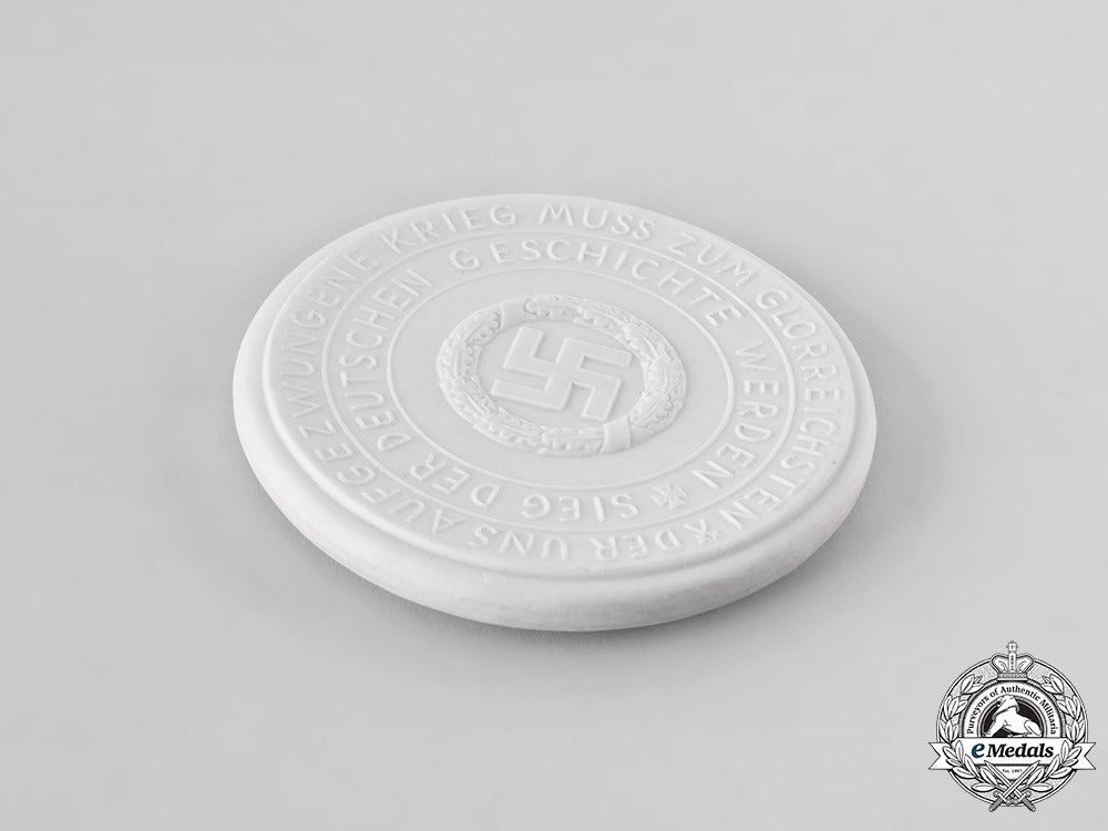 germany,_third_reich._a1940_surrender_of_france_commemorative_porcelain_medallion,_with_case_tray209_2_lo_010_1_1