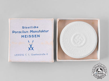 germany,_third_reich._a1940_surrender_of_france_commemorative_porcelain_medallion,_with_case_tray209_2_lo_011_1_1