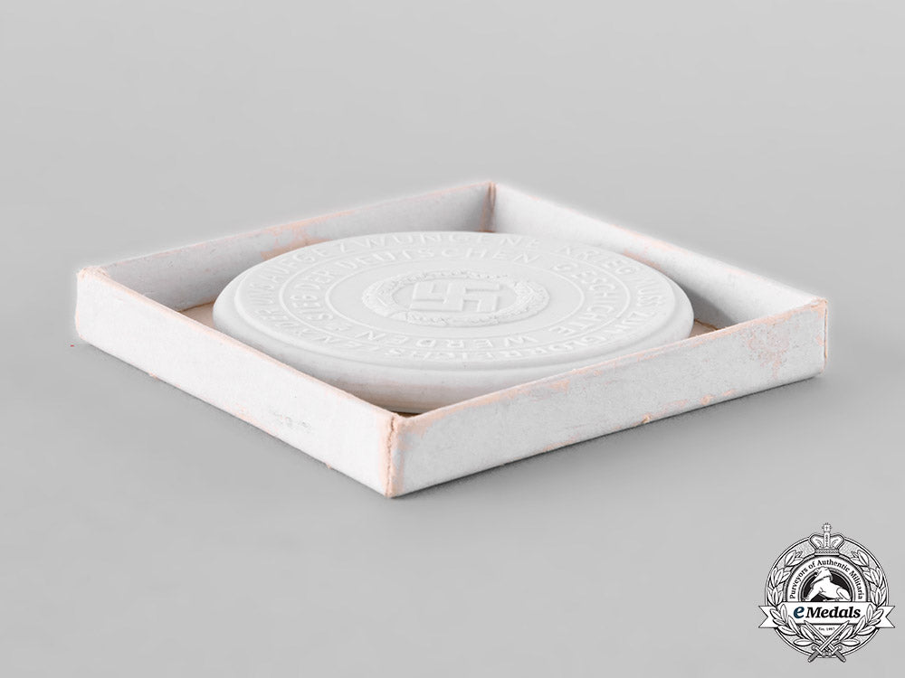 germany,_third_reich._a1940_surrender_of_france_commemorative_porcelain_medallion,_with_case_tray209_2_lo_012_1_1