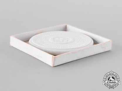 germany,_third_reich._a1940_surrender_of_france_commemorative_porcelain_medallion,_with_case_tray209_2_lo_012_1_1