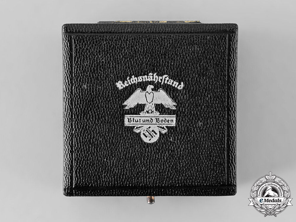 germany,_rnst._a1935_hamburg_reichsnährstand_merit_medal_for_butter_production,_with_case_tray209_3_lo_019
