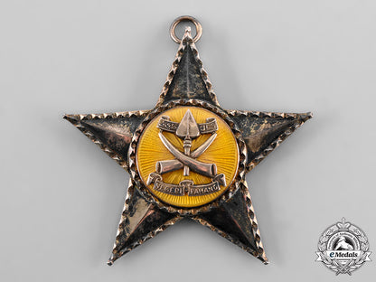 malaysia,_sultanate_of_pahang._an_esteemed_order_of_the_crown_of_pahang,_i_class_grand_knight_sash_badge,_c.1975_tray215_4_lo_201_1_1_1