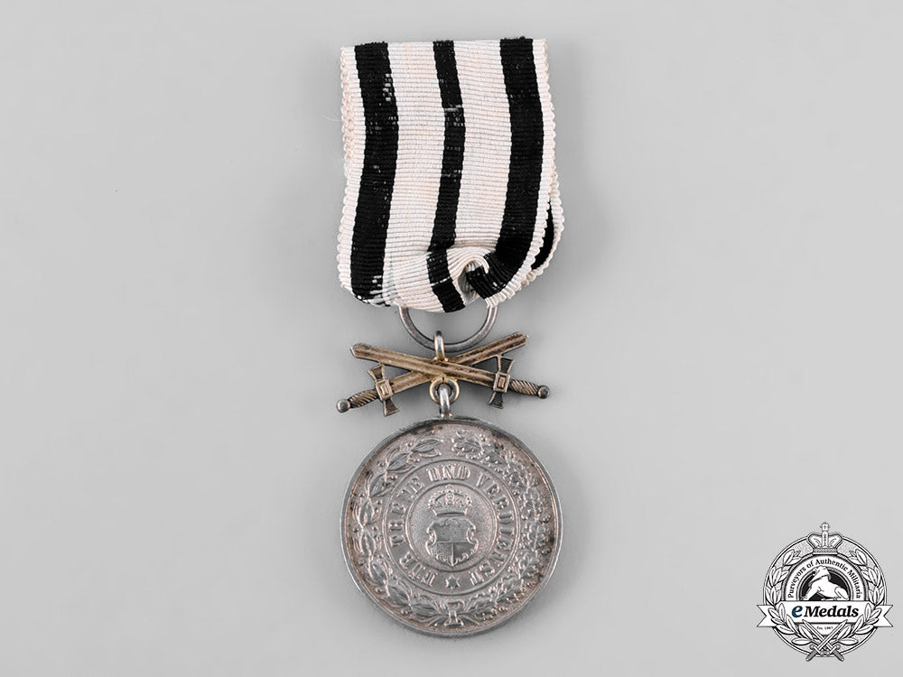 hohenzollern,_state._a_house_order_of_hohenzollern_silver_merit_medal_with_swords,_c.1914_tray37_2_lo_005