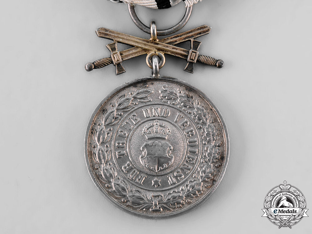 hohenzollern,_state._a_house_order_of_hohenzollern_silver_merit_medal_with_swords,_c.1914_tray37_2_lo_006