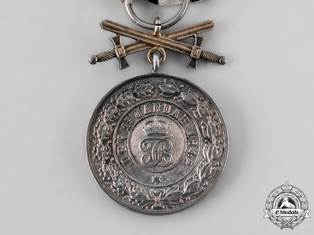 hohenzollern,_state._a_house_order_of_hohenzollern_silver_merit_medal_with_swords,_c.1914_tray37_2_lo_007
