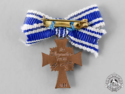 germany,_third_reich._an_honour_cross_of_the_german_mother,_bronze_grade_miniature_with_case,_by_gustav_brehmer_tray3_4_lo_029