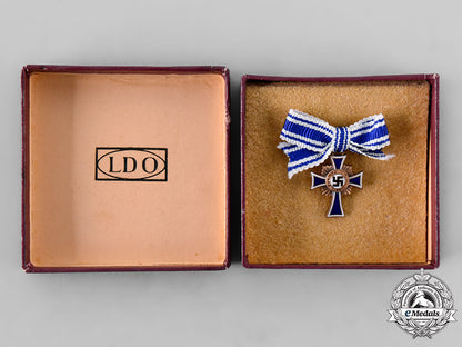 germany,_third_reich._an_honour_cross_of_the_german_mother,_bronze_grade_miniature_with_case,_by_gustav_brehmer_tray3_4_lo_031