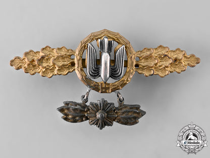 germany,_luftwaffe._a_bomber_flight_clasp,_gold_grade,_with_star_pendant_tray3_lo_009_1