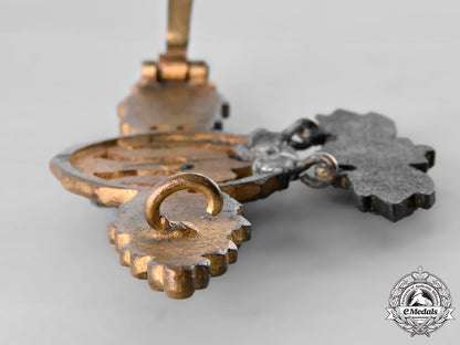 germany,_luftwaffe._a_bomber_flight_clasp,_gold_grade,_with_star_pendant_tray3_lo_012_1