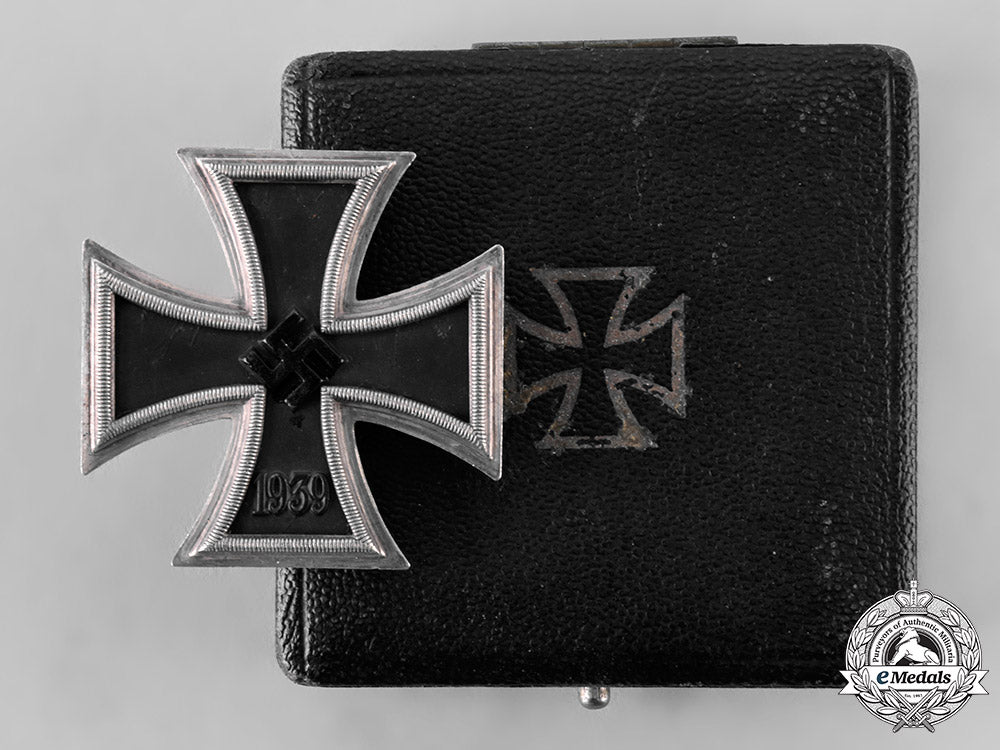 germany,_wehrmacht._a1939_iron_cross_i_class,_with_case_tray49_2_lo_049