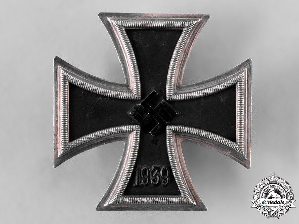 germany,_wehrmacht._a1939_iron_cross_i_class,_with_case_tray49_2_lo_050