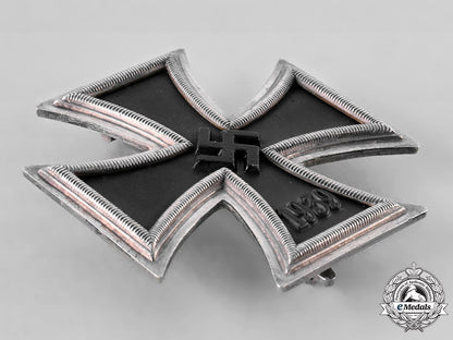 germany,_wehrmacht._a1939_iron_cross_i_class,_with_case_tray49_2_lo_052