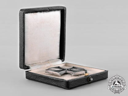 germany,_wehrmacht._a1939_iron_cross_i_class,_with_case_tray49_2_lo_055