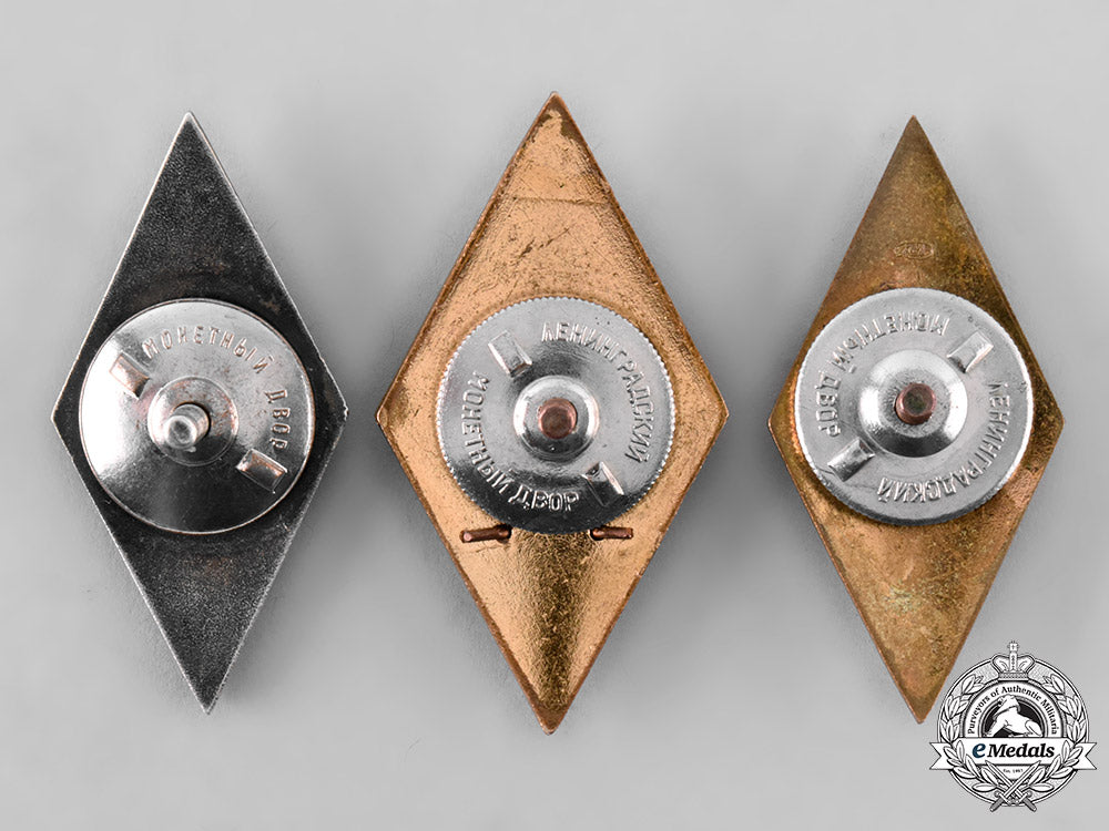 russia,_soviet_union._a_lot_of_aviation_school_graduation_badges_tray502_lo_012