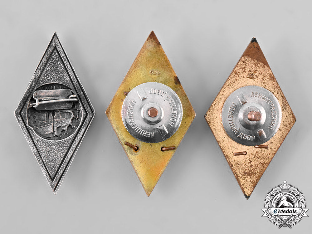 russia,_soviet_union._a_lot_of_graduation_badges_tray502_lo_014