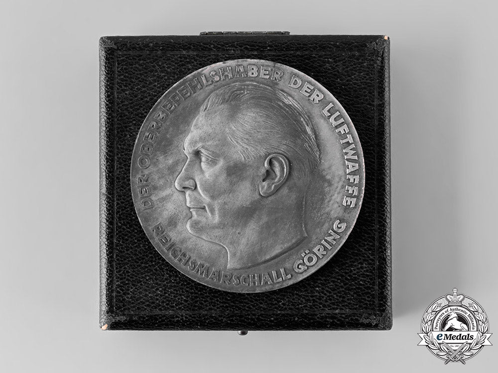 germany,_luftwaffe._a_table_medal_for_outstanding_technical_achievements_in_the_luftwaffe,_with_case_tray513_lo_007