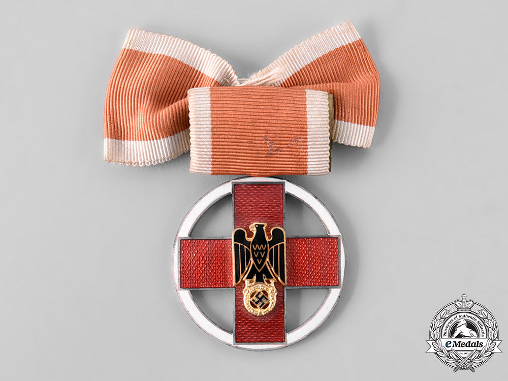 germany,_drk._a_german_red_cross_medal,_with_case,_by_gebrüder_godet&_co._tray513_lo_022_1