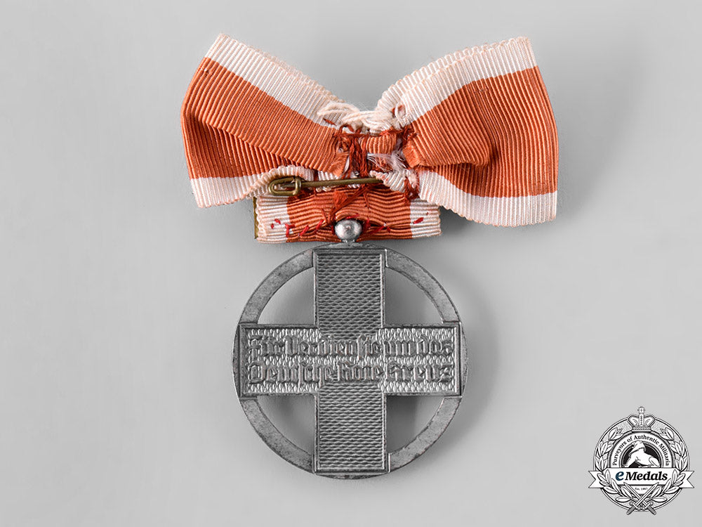 germany,_drk._a_german_red_cross_medal,_with_case,_by_gebrüder_godet&_co._tray513_lo_023_1