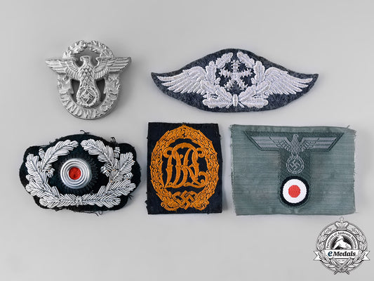 germany,_third_reich._a_lot_of_uniform_insignia_tray514_lo_001