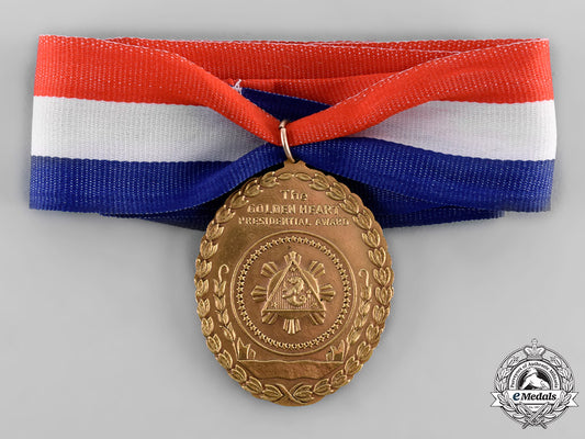 philippines,_republic._a_golden_heart_presidential_award,_c.1980_tray777_3_lo_020_1