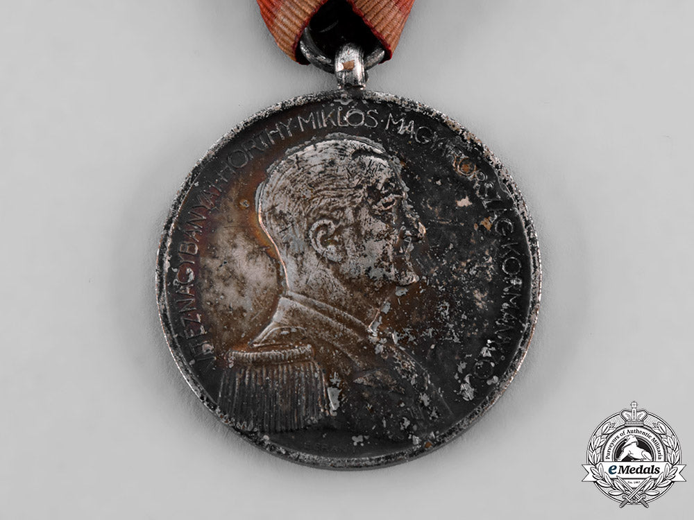hungary,_regency._a_bravery_medal,_ii_class_silver_grade,_c.1943_tray8_lo_010