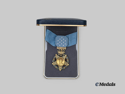 united_states._an_air_force_medal_of_honor_in_case_of_issue_e_medals__w8656_3