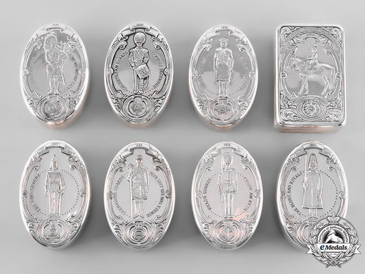 united_kingdom._a_lot_of_eight_silver_regimental_snuff_boxes_tst_956_lo_001