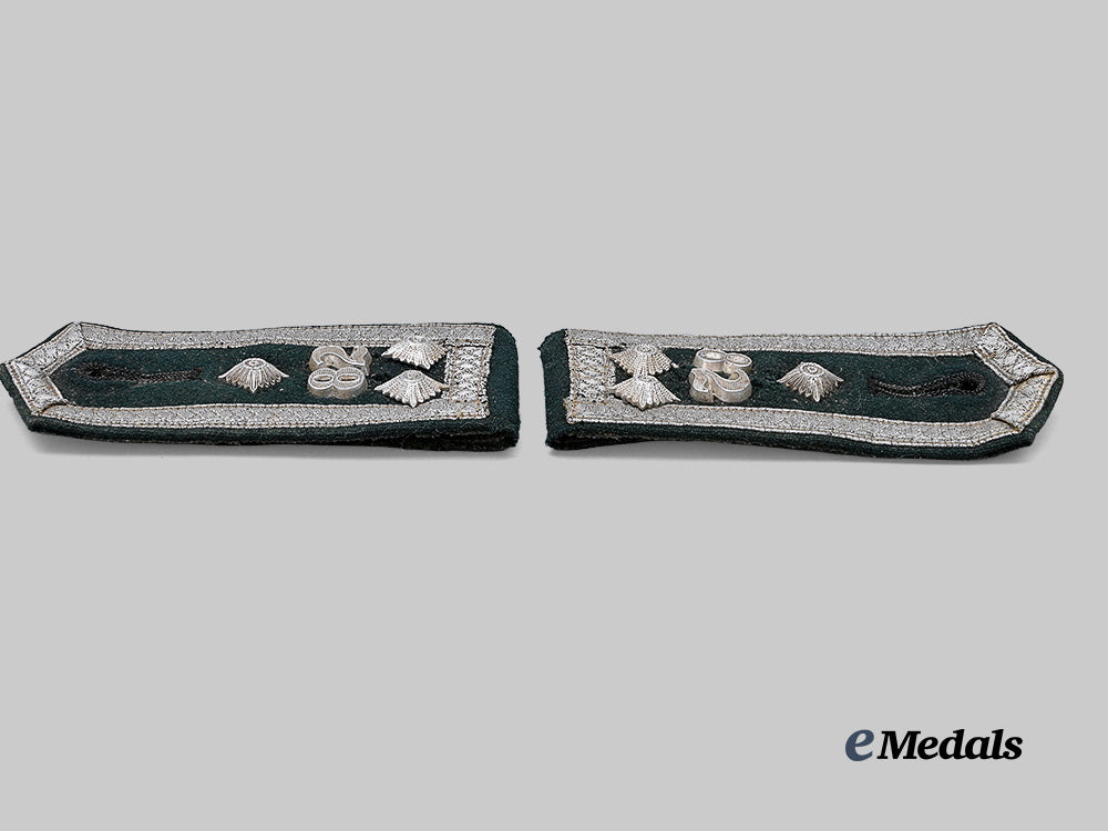 germany,_heer._a_set_of_infanterie-_regiment82_stabsfeldwebel_shoulder_straps,_first_pattern_e_medals__g62890_4