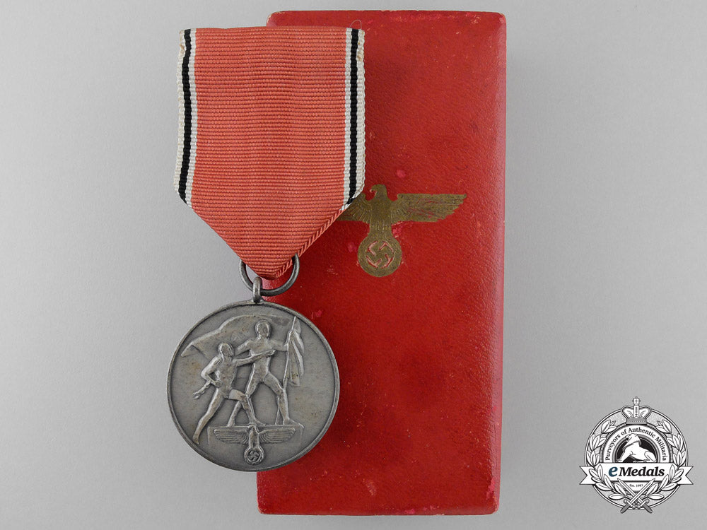a_commemorative_medal_for13_march1938_with_case_u_244