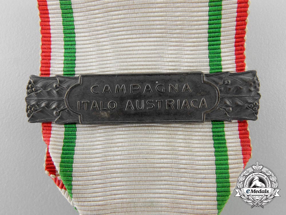 an_italian_benemerenti_red_cross_medal_with_clasp&_case_u_270