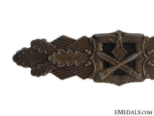 close_combat_clasp_in_bronze-_juncker_untditled-1.jpg51783f3ed4687