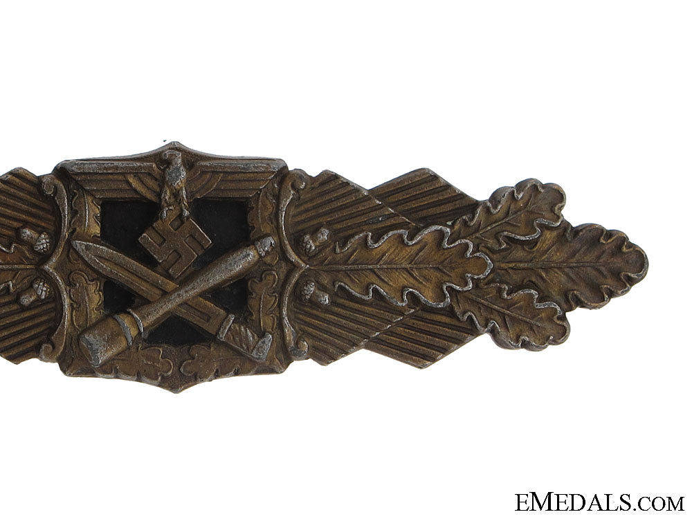 close_combat_clasp_in_bronze-_juncker_untitled-1.jpg51783f4464c8b
