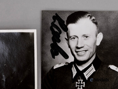 germany,_third_reich._a_lot_of_post-_war_signed_knight’s_cross_winner_photographs_e_medals__g62081_7