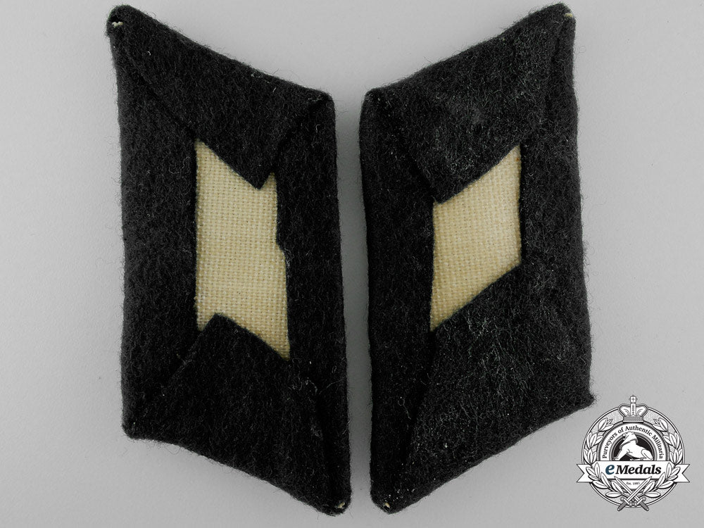 a_set_of_german_army_medical_collar_tabs_v_155
