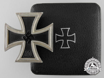 an_iron_cross_first_class1939_with_case_v_958