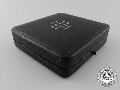 an_iron_cross_first_class1939_with_case_v_959