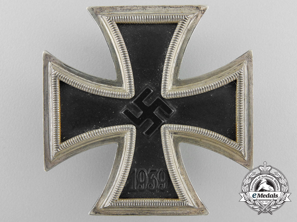 an_iron_cross_first_class1939_with_case_v_961