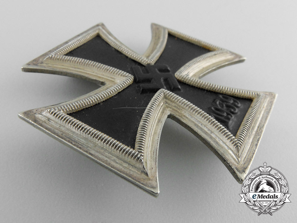 an_iron_cross_first_class1939_with_case_v_965