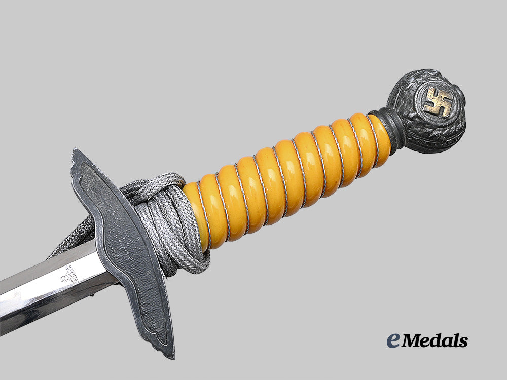 germany,_luftwaffe._a_dress_dagger,_with_general’s_hanger,_by_robert_klaas_e_medals__g62714_7