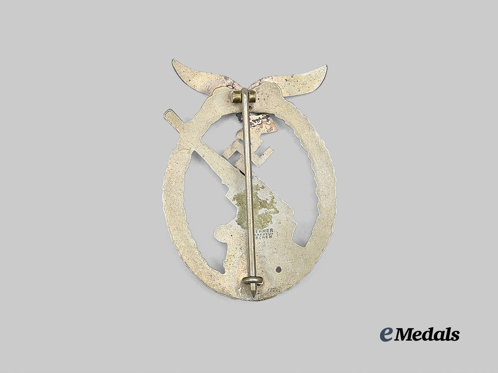 germany,_luftwaffe._a_flak_badge,_with_first_pattern_case,_by_gustav_brehmer_e_medals__g62687_6