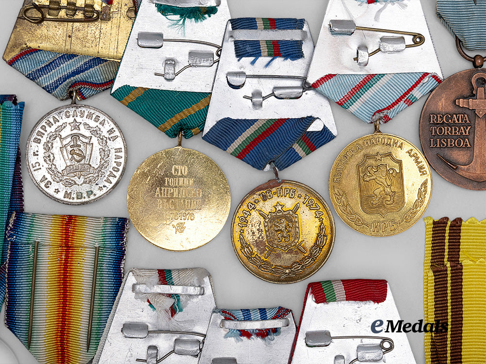 europe._a_lot_of_medals,_decorations&_awards_e_medals__e_u24750_10