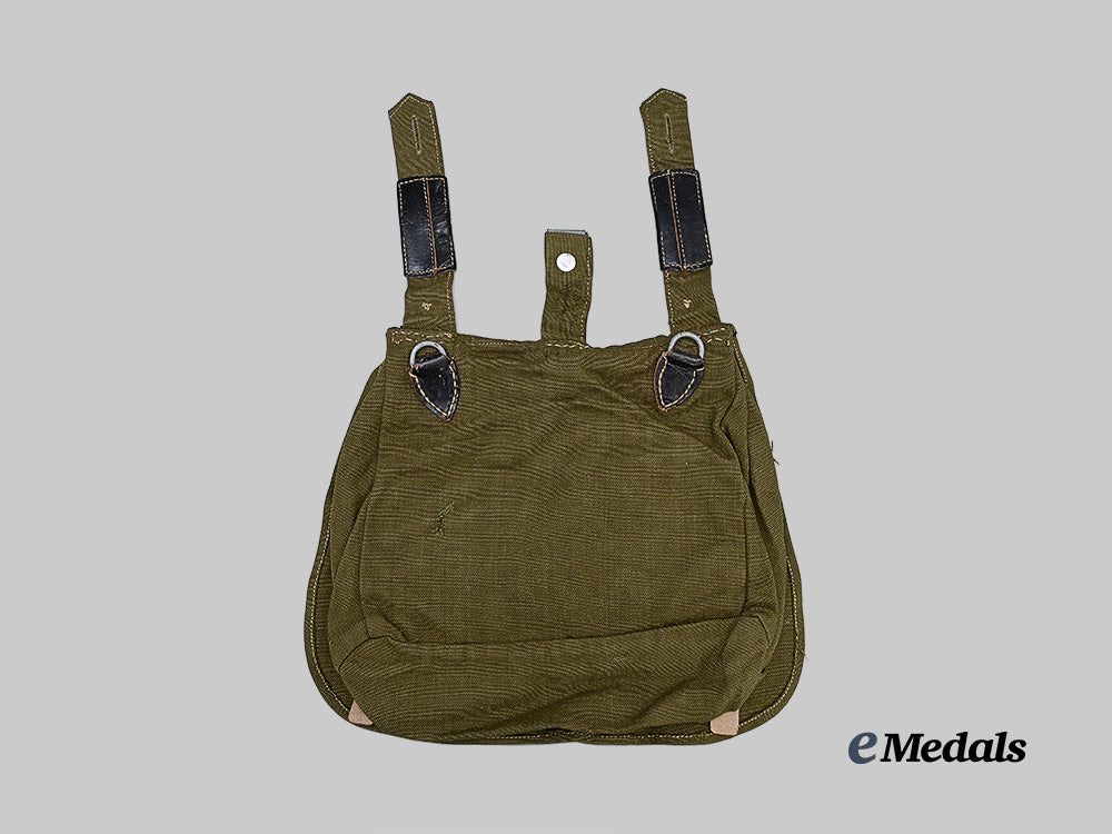 germany,_wehrmacht._a_bread_bag_e_medals__g62677_4