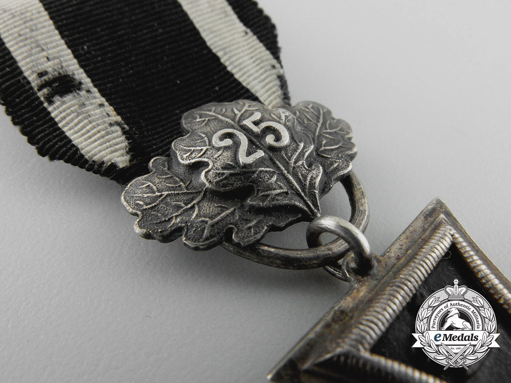 an_iron_cross2_nd_class1870_with_twenty-_five_year_oak_leaves_clasp_w_555