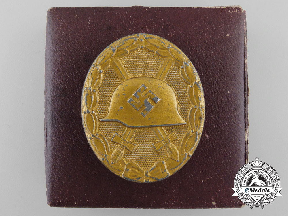 a_gold_grade_wound_badge_with_case_of_issue_w_644