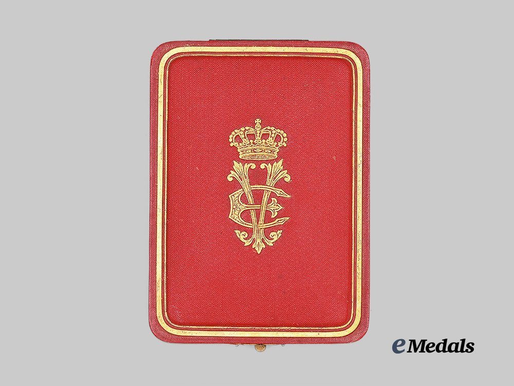 italy,_kingdom._an_order_of_the_crown_of_italy,_knight_cross,_in_gold,_by_cravanzola_e_medals__m0625-99_2