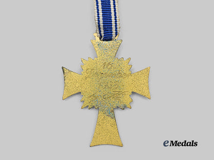 germany,_third_reich._an_honour_cross_of_the_german_mother,_gold_grade_with_case,_by_wilhelm_deumer_e_medals__g62660_11