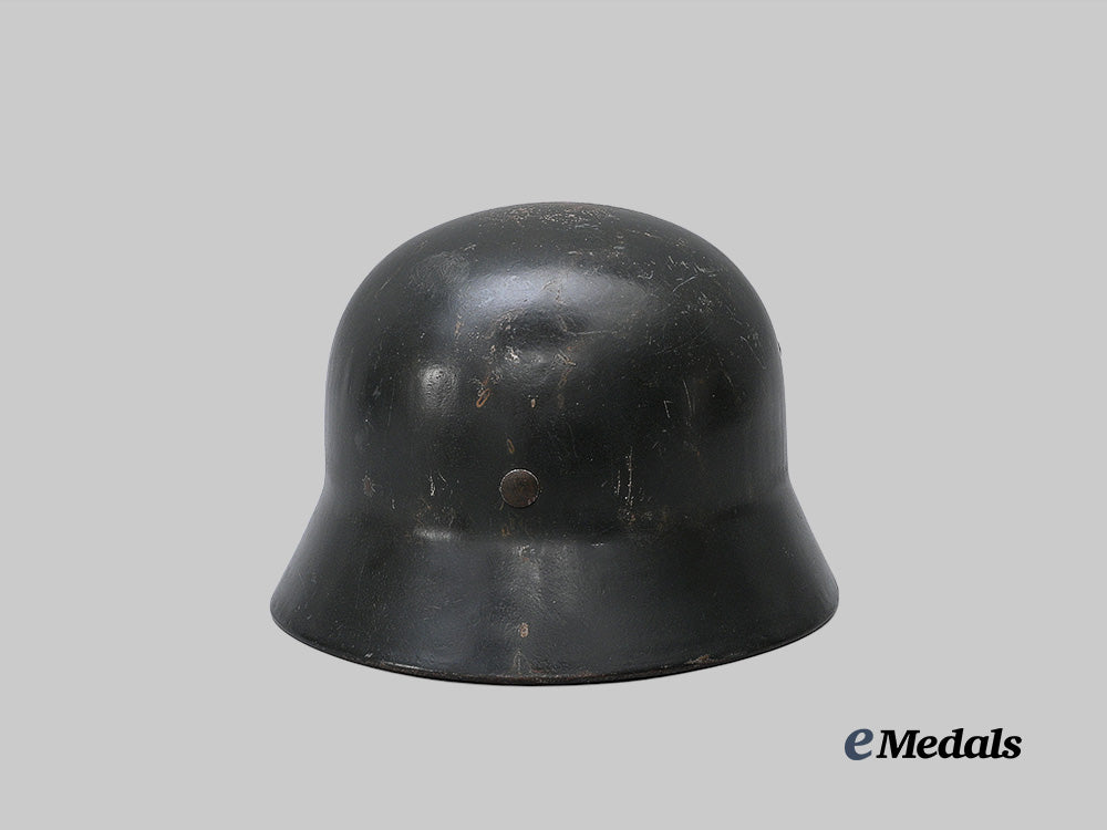 germany,_wehrmacht._an_m35_stahlhelm,_branch-_repurposed_and_owner-_attributed_example,_by_emaillierwerke_a._g._of_fulda_e_medals__g62839_7