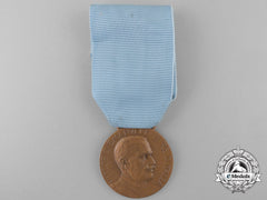 An Italian Air Force Long Service Medal; Bronze Grade
