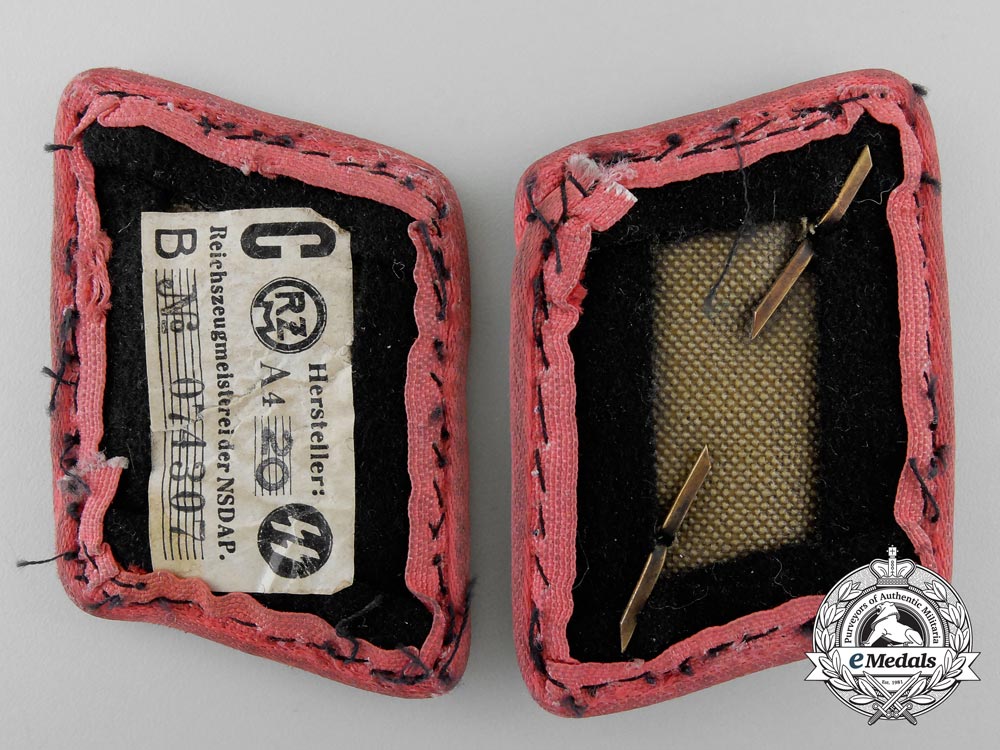 a_set_of_panzer_ss-_oberscharführer’s_collar_tabs_x_436